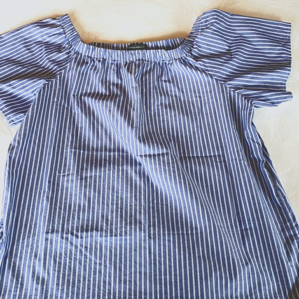 Woman's off the Shoulder Shirt
